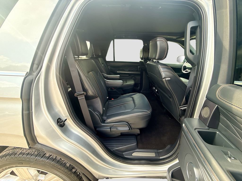 Used 2023 Ford Expedition Platinum RWD image 30