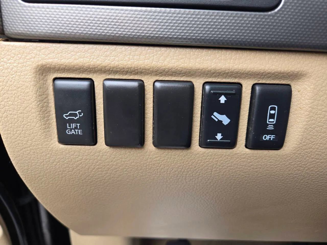 Used 2012 Nissan Armada SV image 24