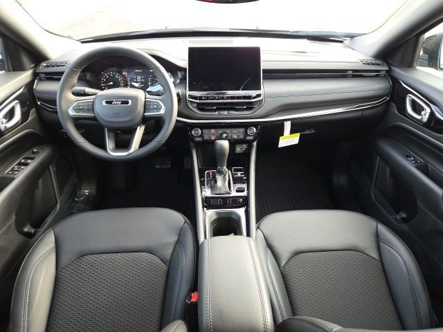 New 2026 Jeep Compass Latitude image 9