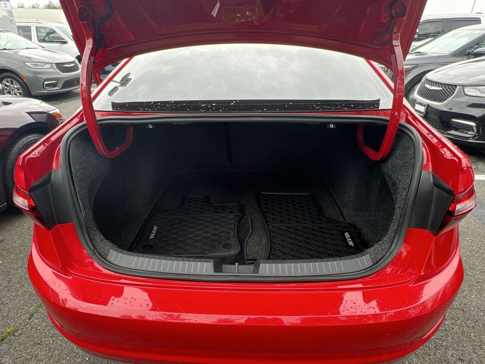 Used 2019 Volkswagen Jetta SEL w/ Cold Weather Package FWD image 33
