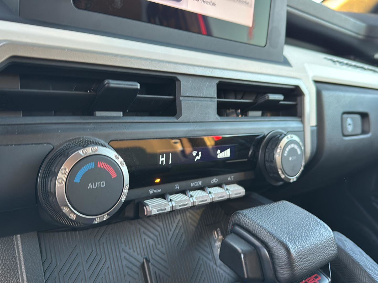 Used 2024 Toyota Tacoma TRD Off-Road image 22