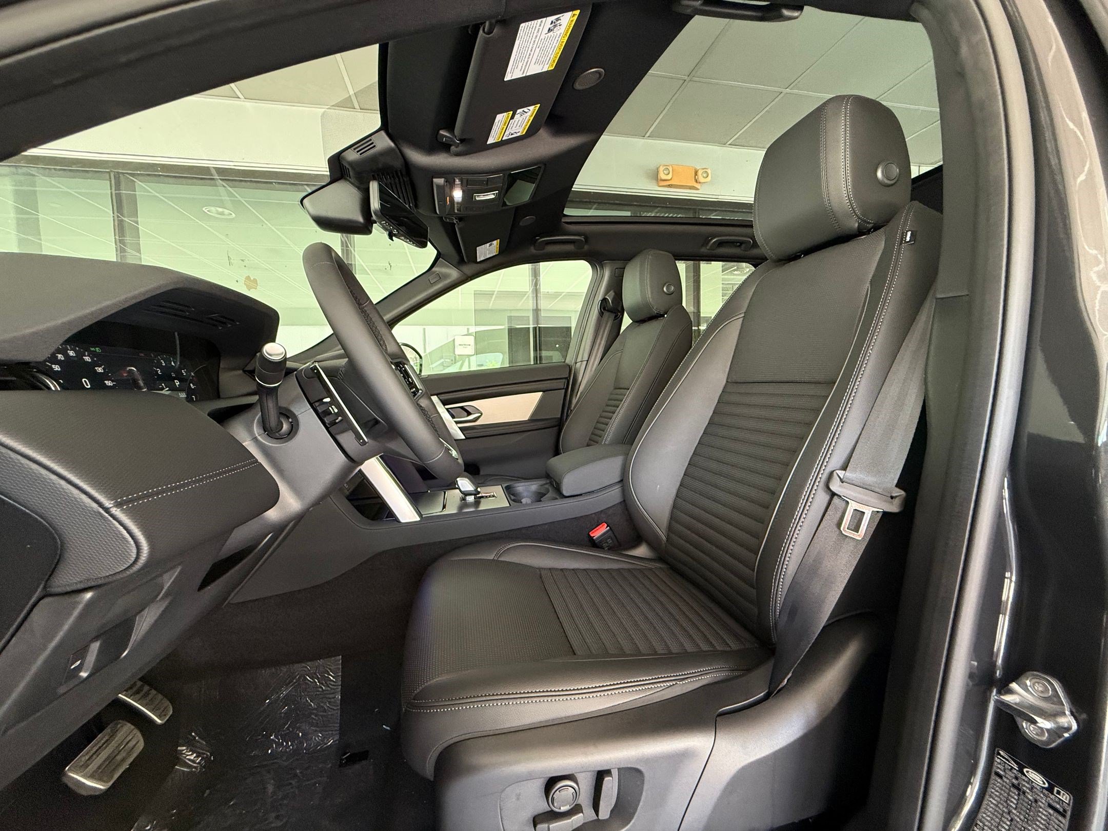 Used 2026 Land Rover Discovery Sport Landmark AWD/4WD image 5