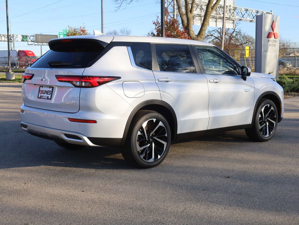 New 2025 Mitsubishi Outlander SE image 10