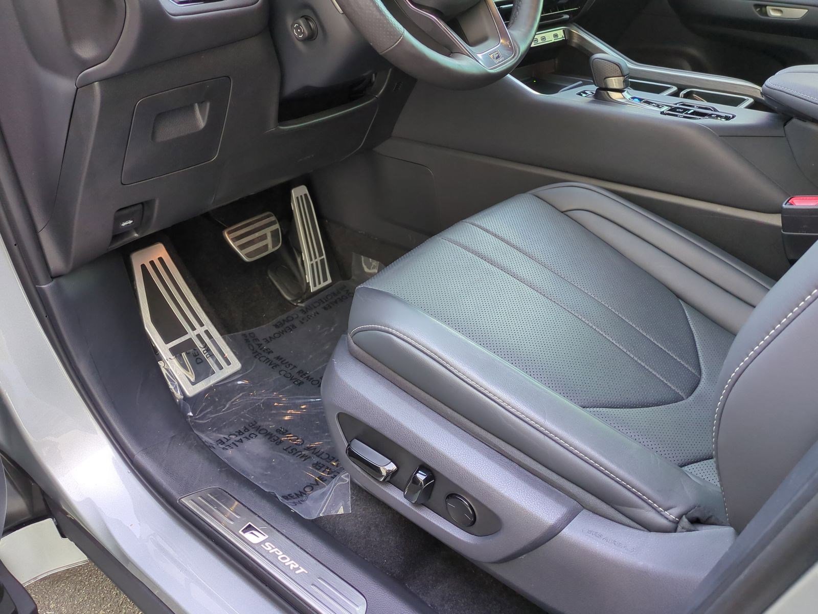 Used 2025 Lexus TX 500h AWD w/ Technology Package image 17