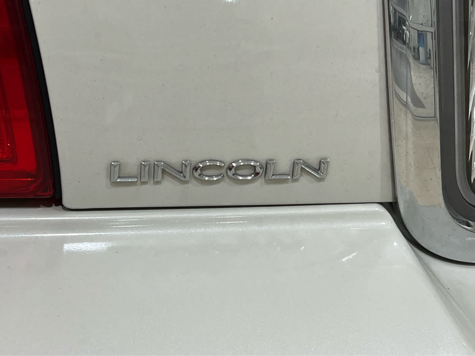 Used 2006 Lincoln Town Car Signature Limited RWD image 10
