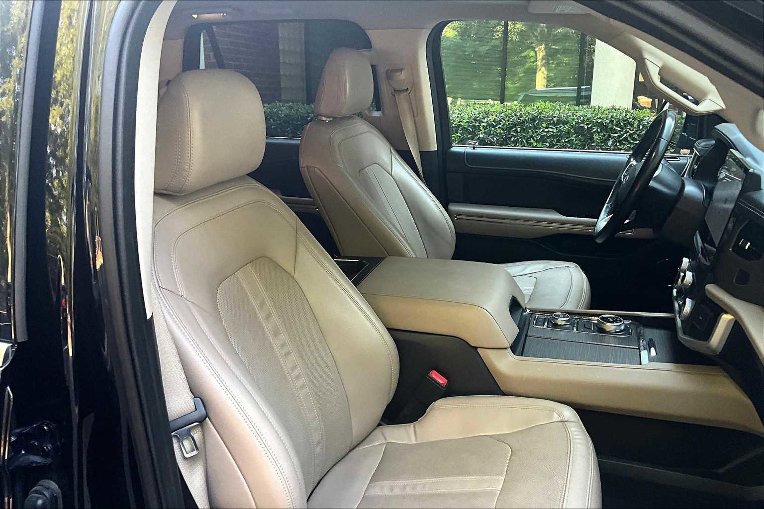 Used 2023 Ford Expedition Limited image 15