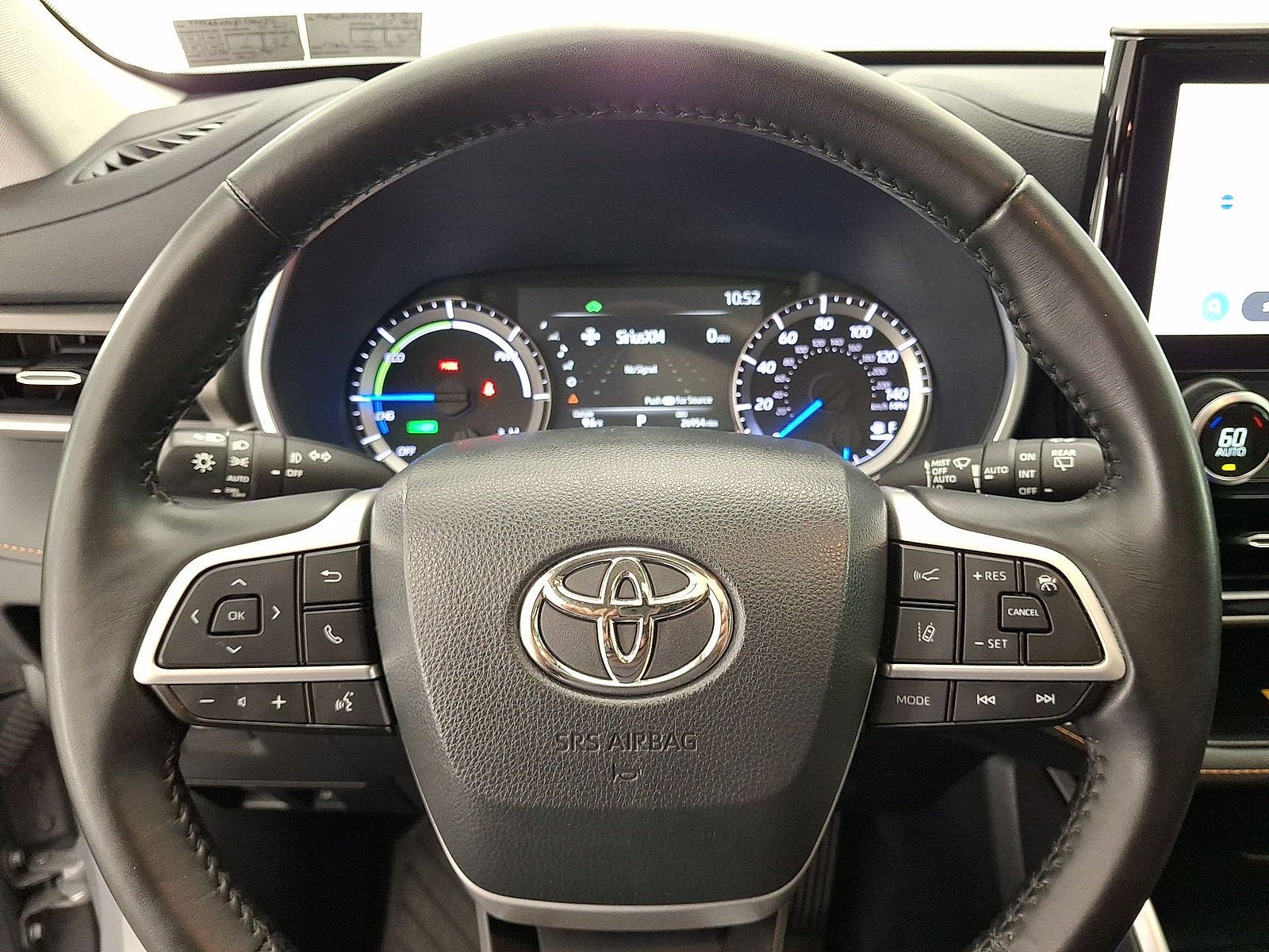 Used 2023 Toyota Highlander Bronze Edition FWD image 8