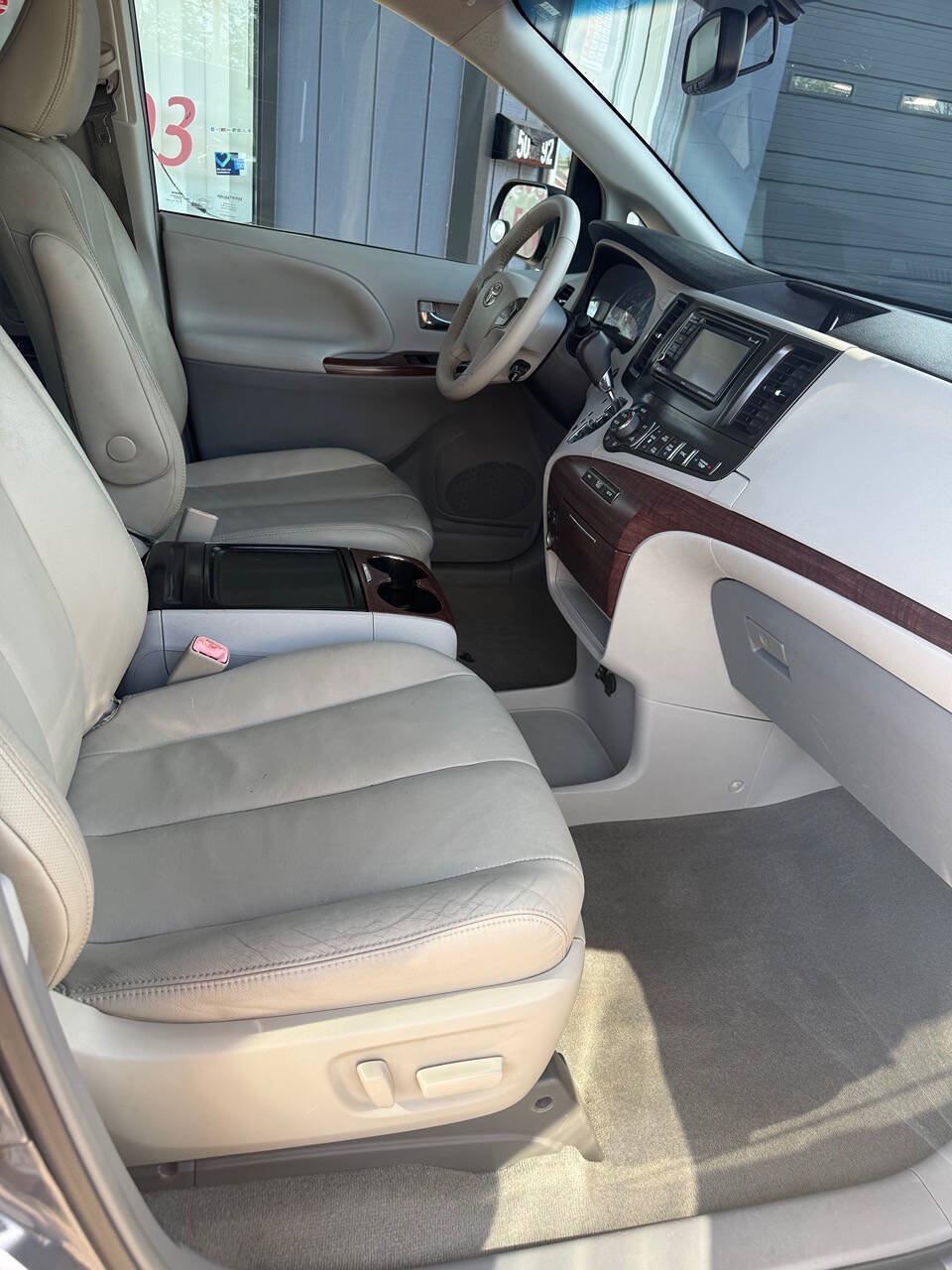 Used 2013 Toyota Sienna XLE FWD image 8