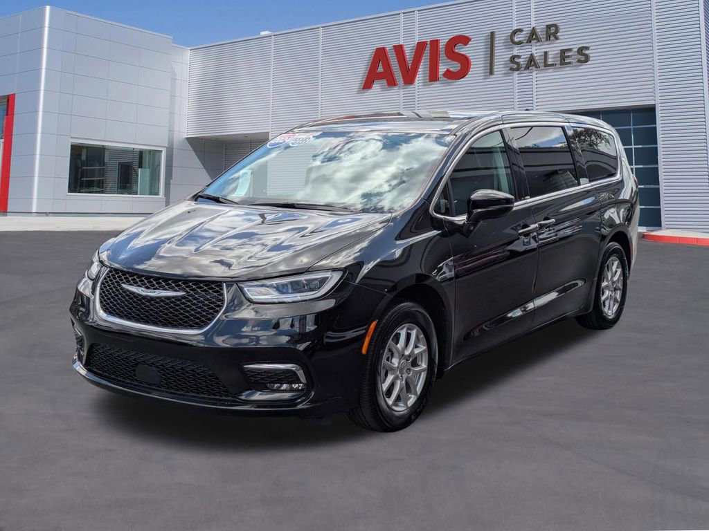 Used 2024 Chrysler Pacifica Touring-L