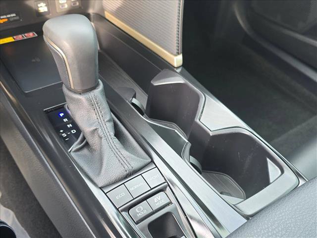 Used 2025 Toyota Camry SE image 14