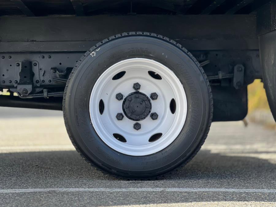 Used 2019 Isuzu NPR image 35