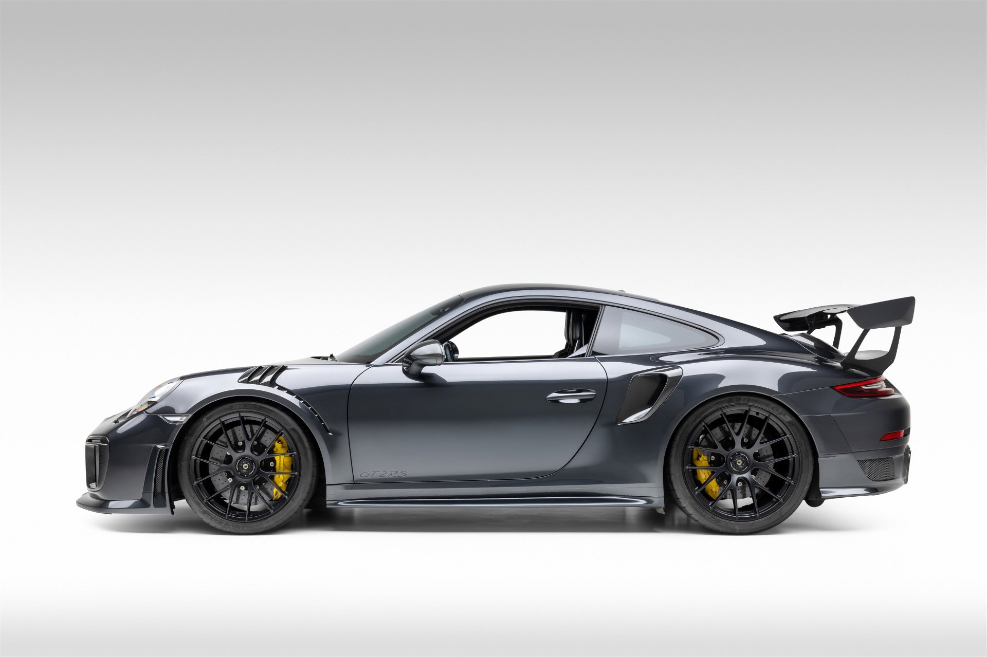 Used 2018 Porsche 911 GT2 RS image 2