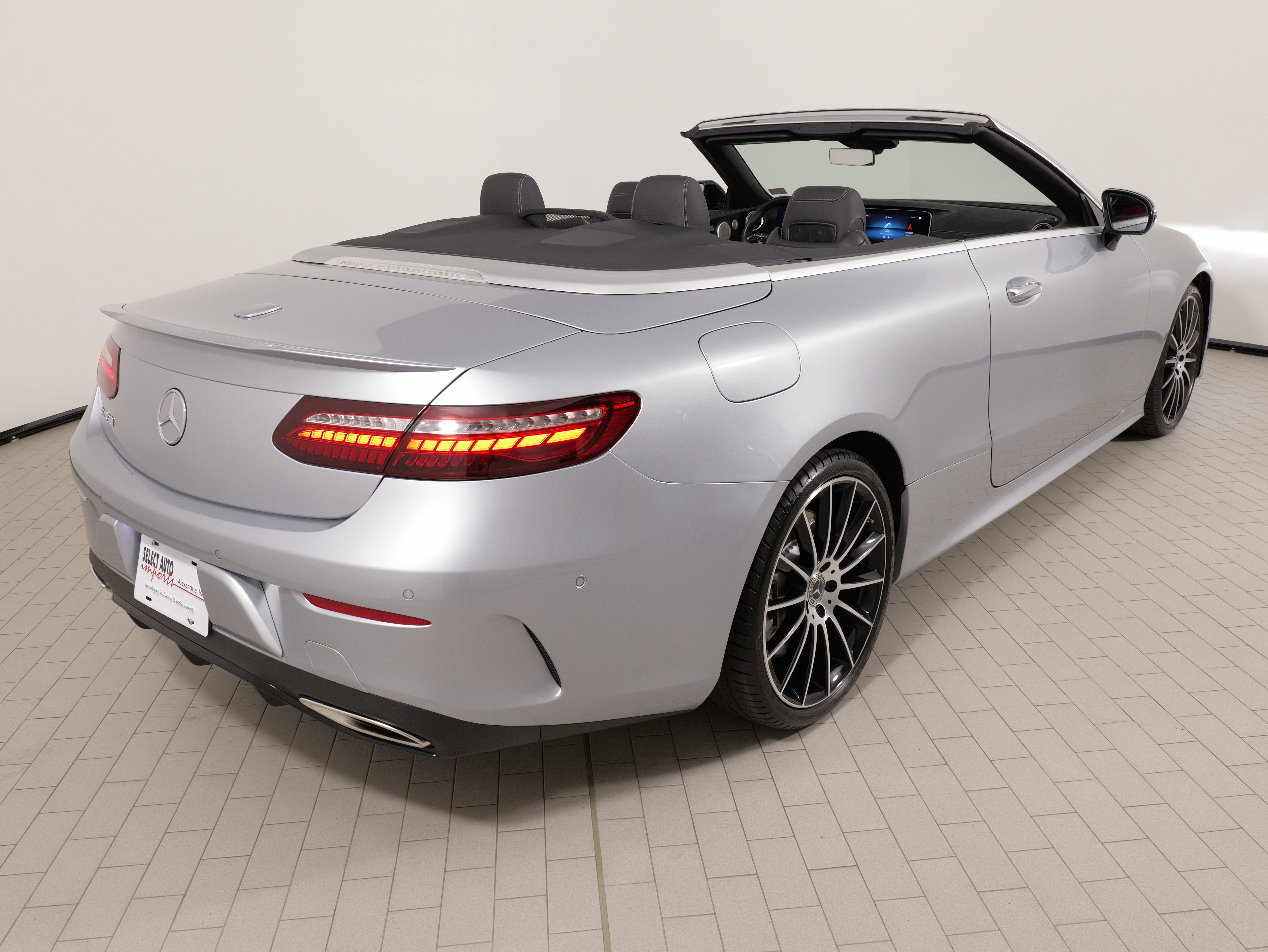 Used 2023 Mercedes-Benz E 450 Cabriolet image 14