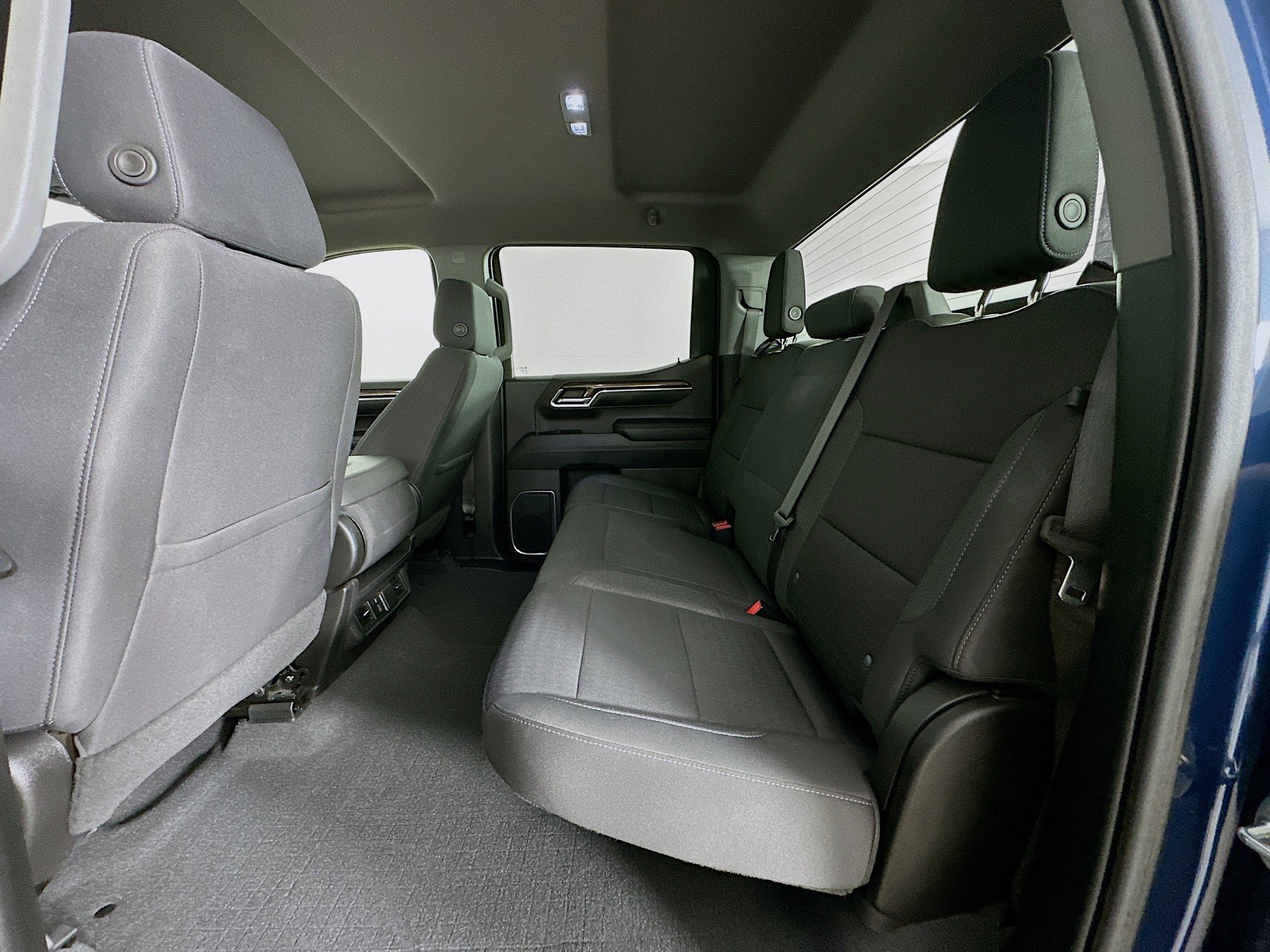 Used 2023 Chevrolet Silverado 1500 LT AWD/4WD image 27