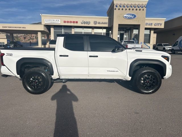 Used 2025 Toyota Tacoma TRD Off-Road AWD/4WD image 4