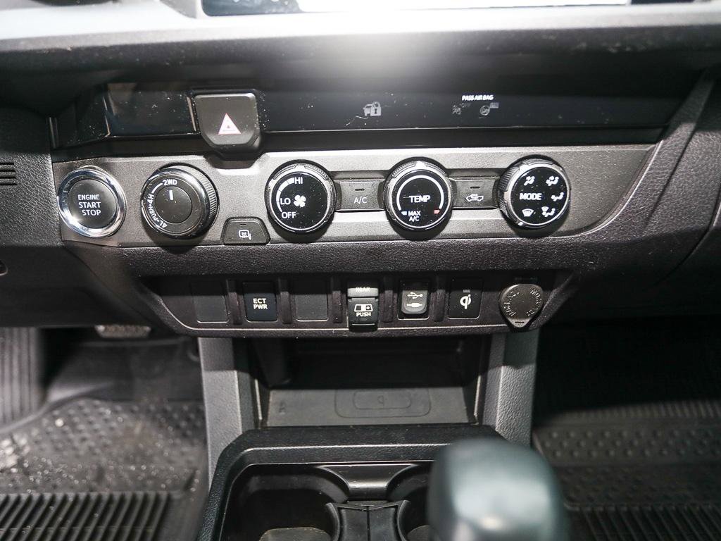 Used 2018 Toyota Tacoma TRD Off-Road image 19