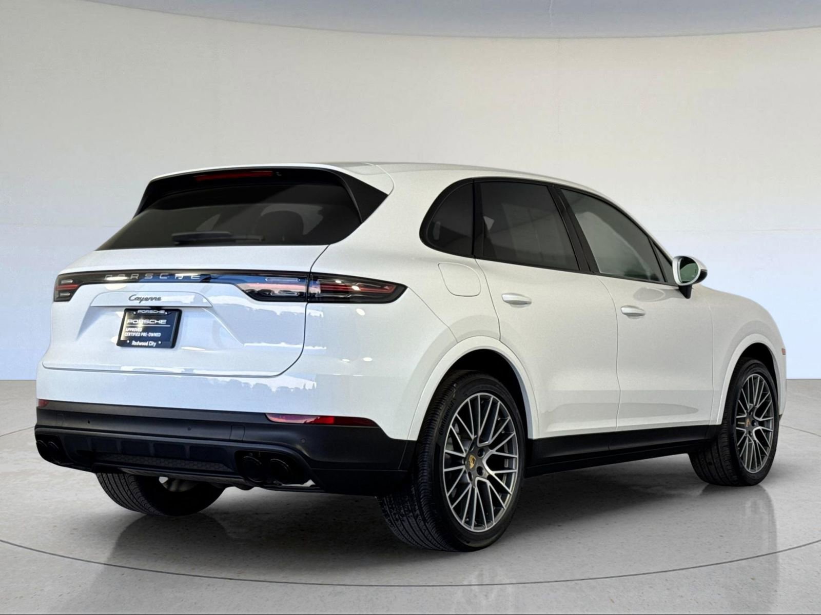 Certified 2023 Porsche Cayenne Platinum Edition image 8
