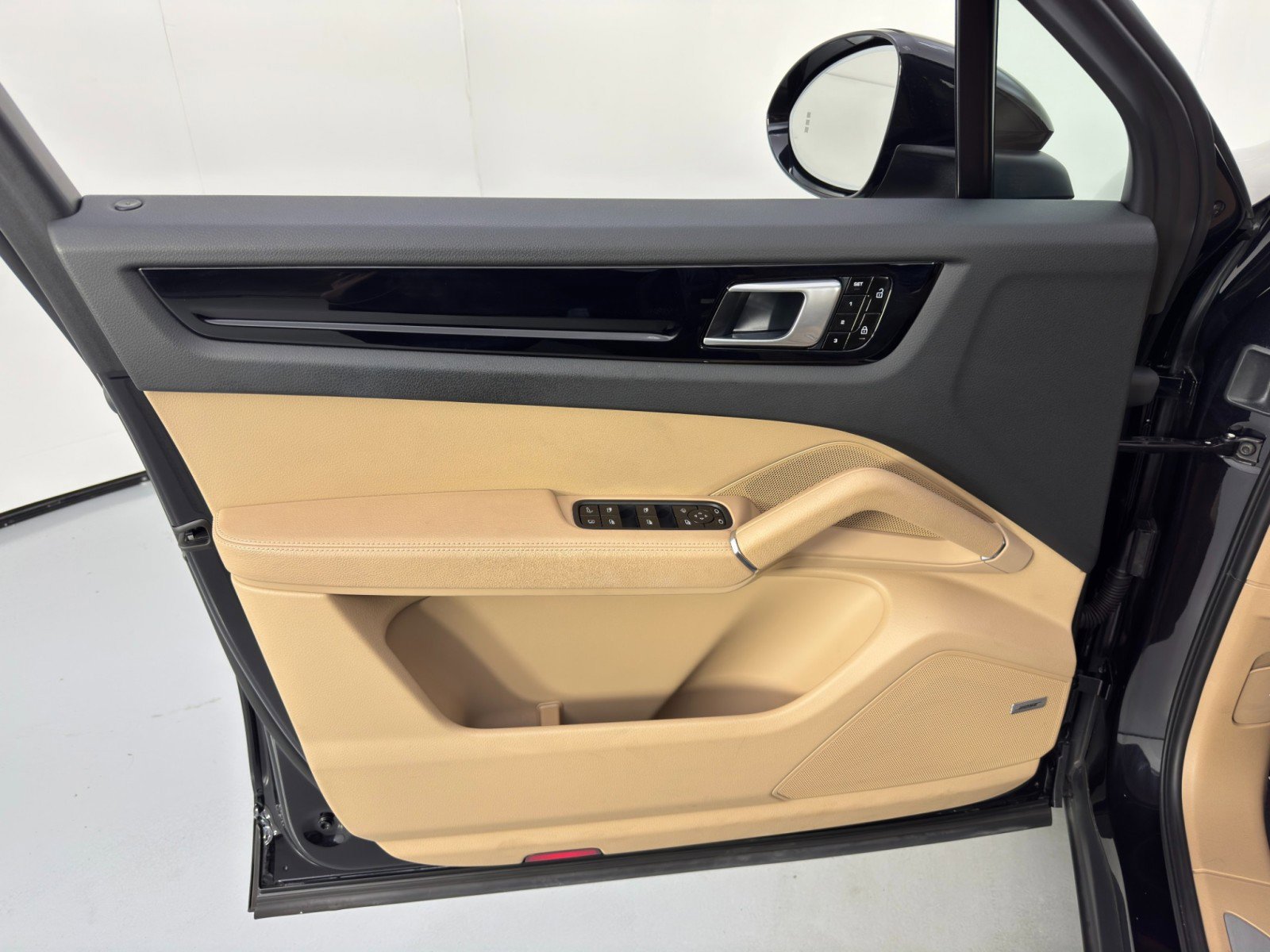 Used 2019 Porsche Cayenne E-Hybrid image 44