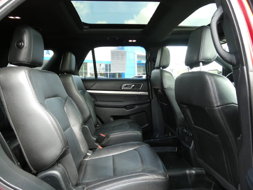 Used 2018 Ford Explorer XLT w/ Equipment Group 202A FWD image 15