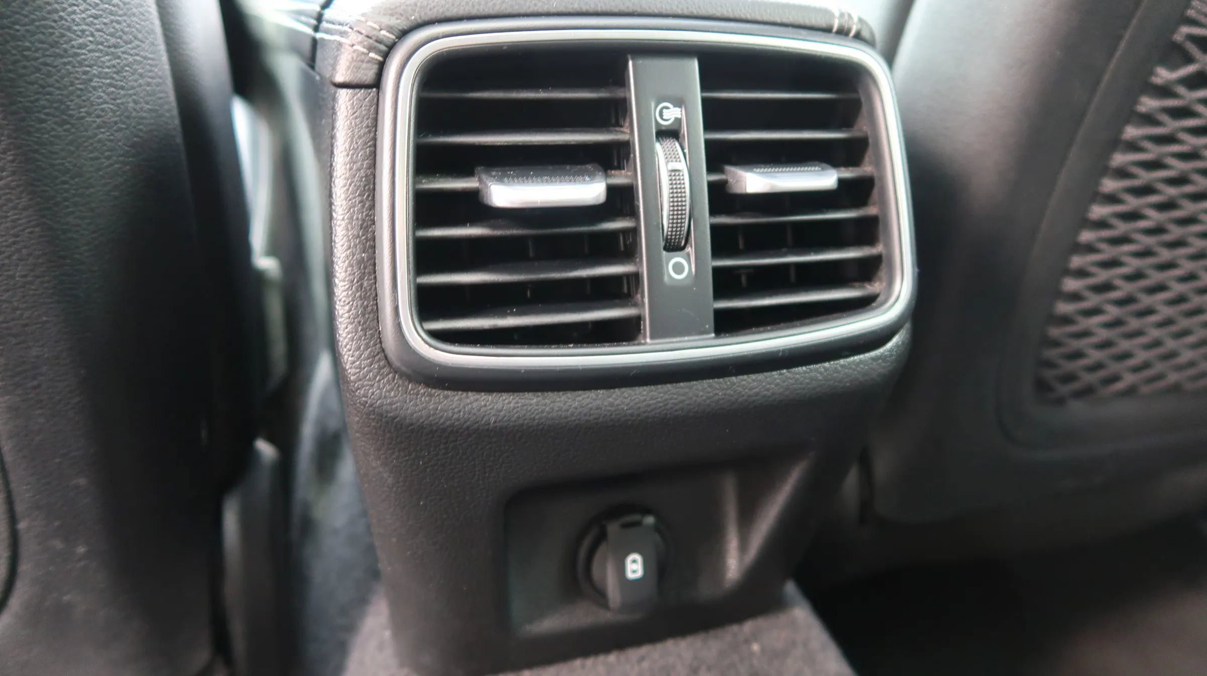 Used 2021 Genesis G70 3.3T image 43