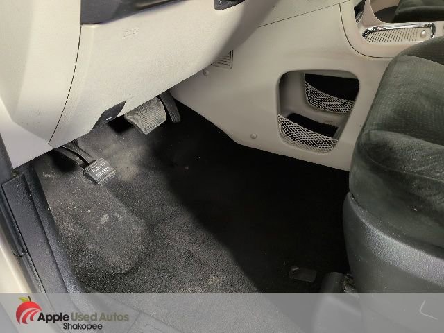Used 2016 Dodge Grand Caravan SXT FWD image 16