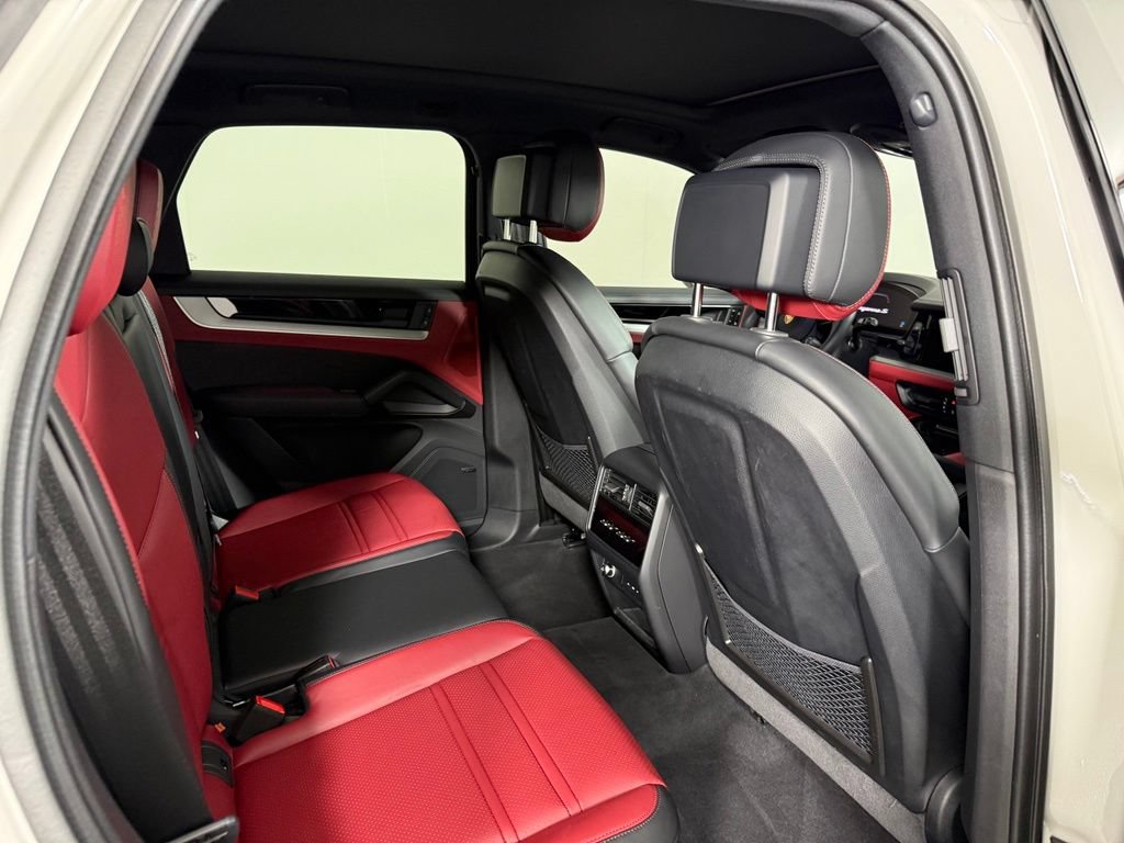 Certified 2025 Porsche Cayenne S AWD/4WD image 17