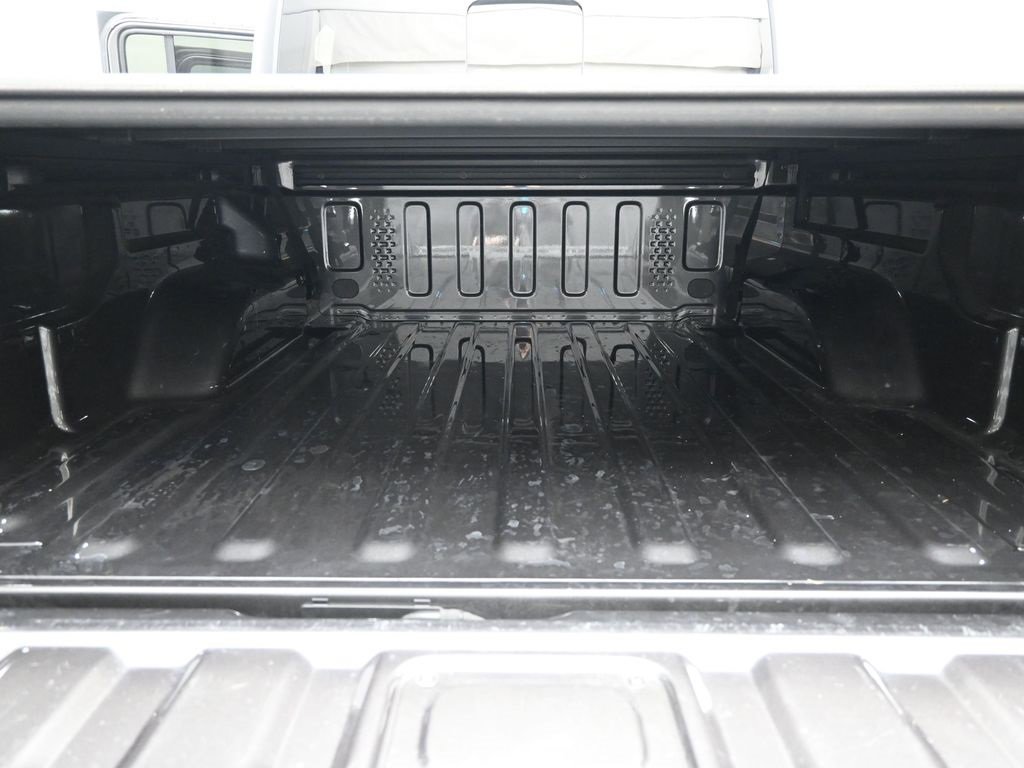 Used 2024 Jeep Gladiator Willys image 23