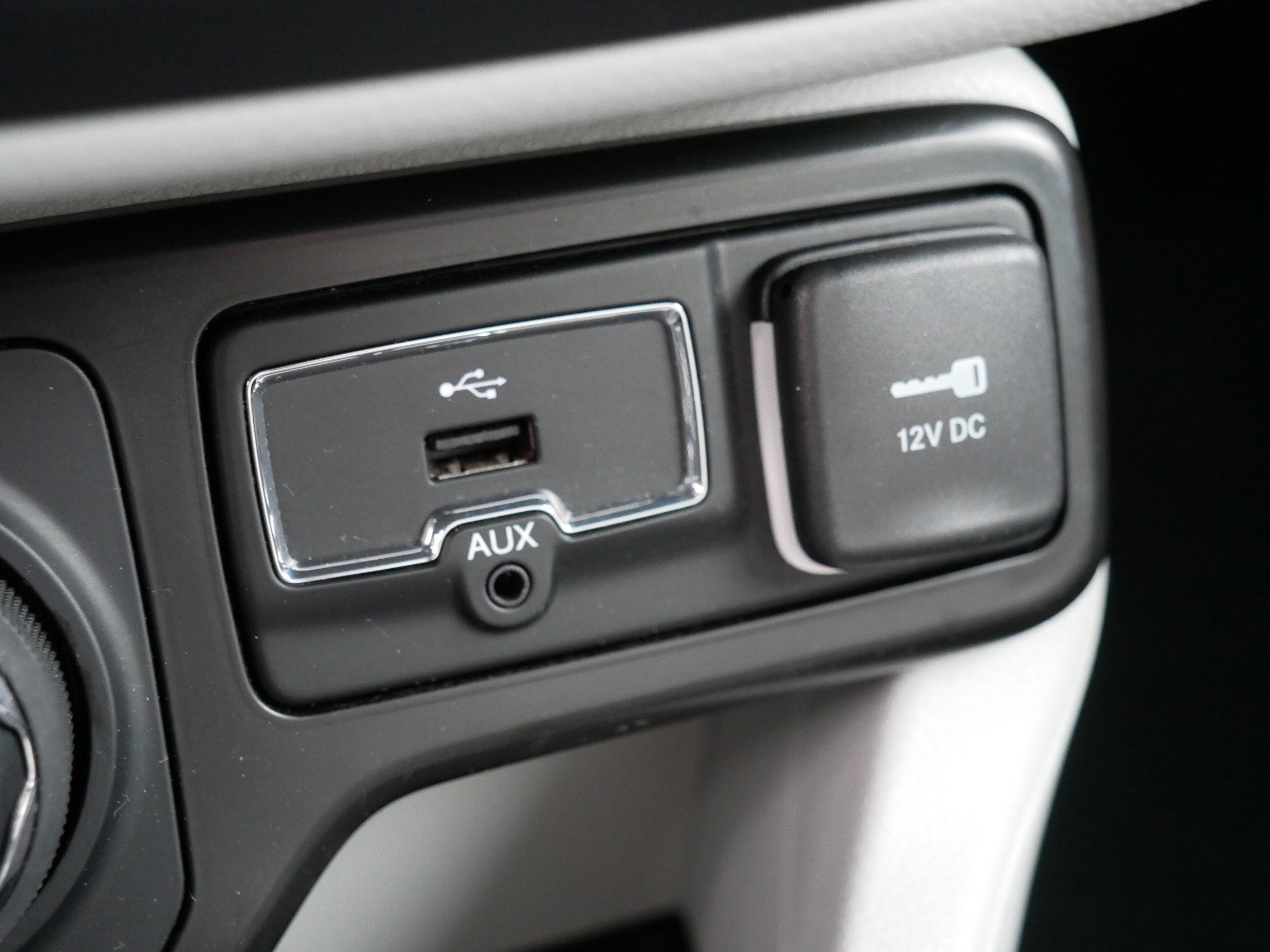 Certified 2022 Jeep Renegade Latitude w/ Convenience Group image 32