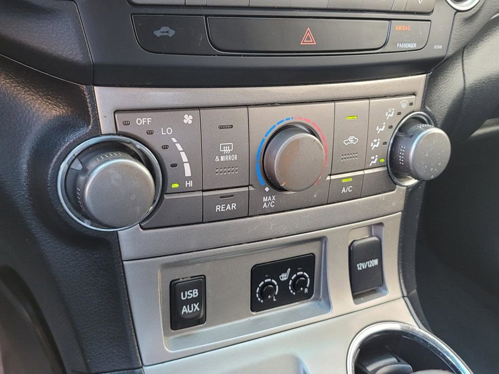 Used 2011 Toyota Highlander SE w/ Tow Pkg FWD image 19