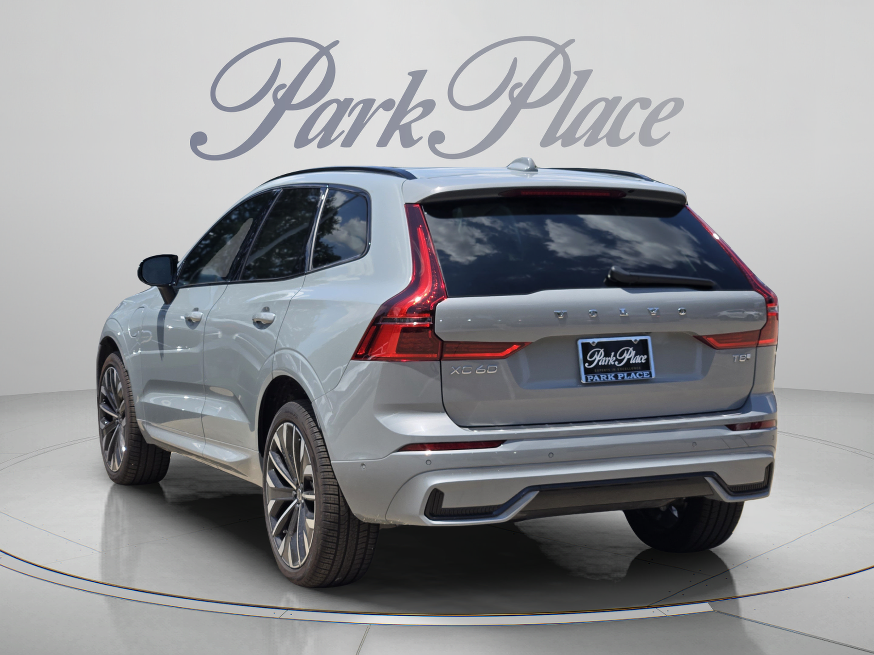 New 2026 Volvo XC60 T8 Ultra w/ Protection Package Premier AWD/4WD image 3