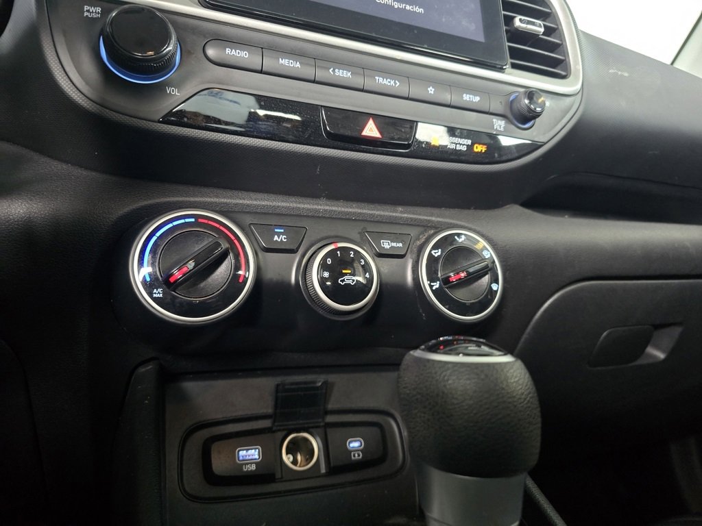 Used 2023 Hyundai Venue SE image 8