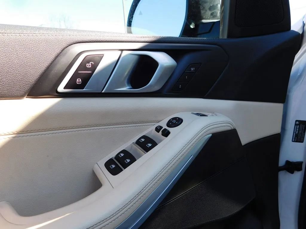 Used 2022 BMW X5 xDrive45e w/ Climate Comfort Package image 21