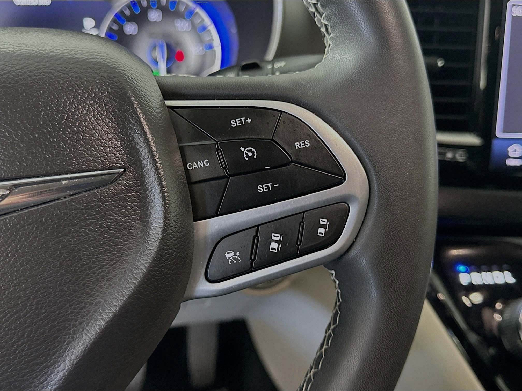 Used 2023 Chrysler Pacifica Touring-L image 15