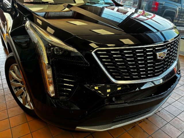 Used 2019 Cadillac XT4 Premium Luxury image 2