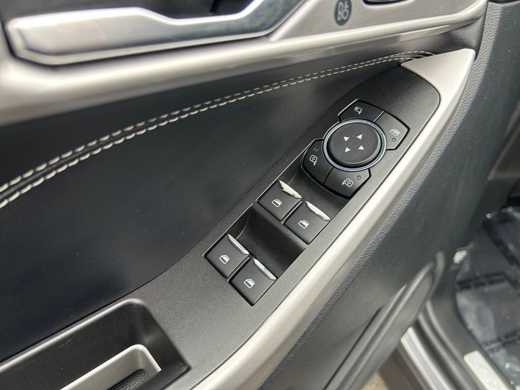 Used 2022 Ford Explorer Limited w/ Equipment Group 301A image 23