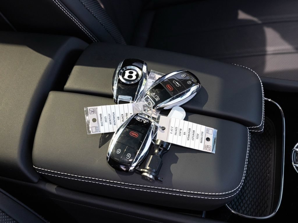 Used 2025 Bentley Bentayga AWD/4WD image 83