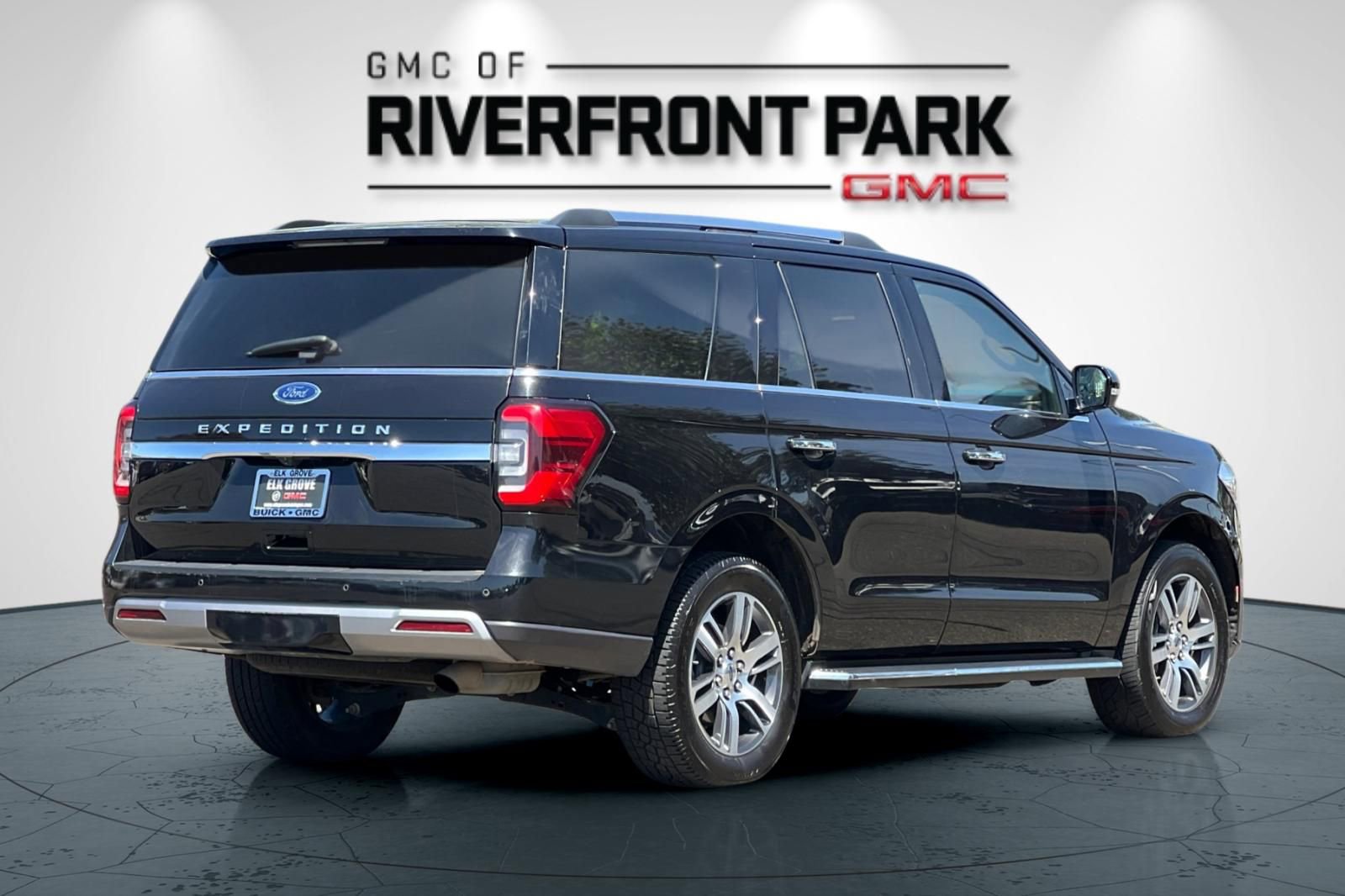 Used 2023 Ford Expedition Limited image 3