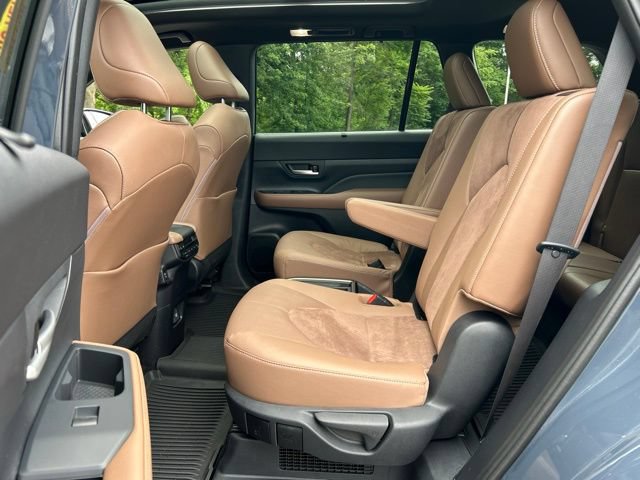 Used 2024 Toyota Grand Highlander AWD Hybrid image 36