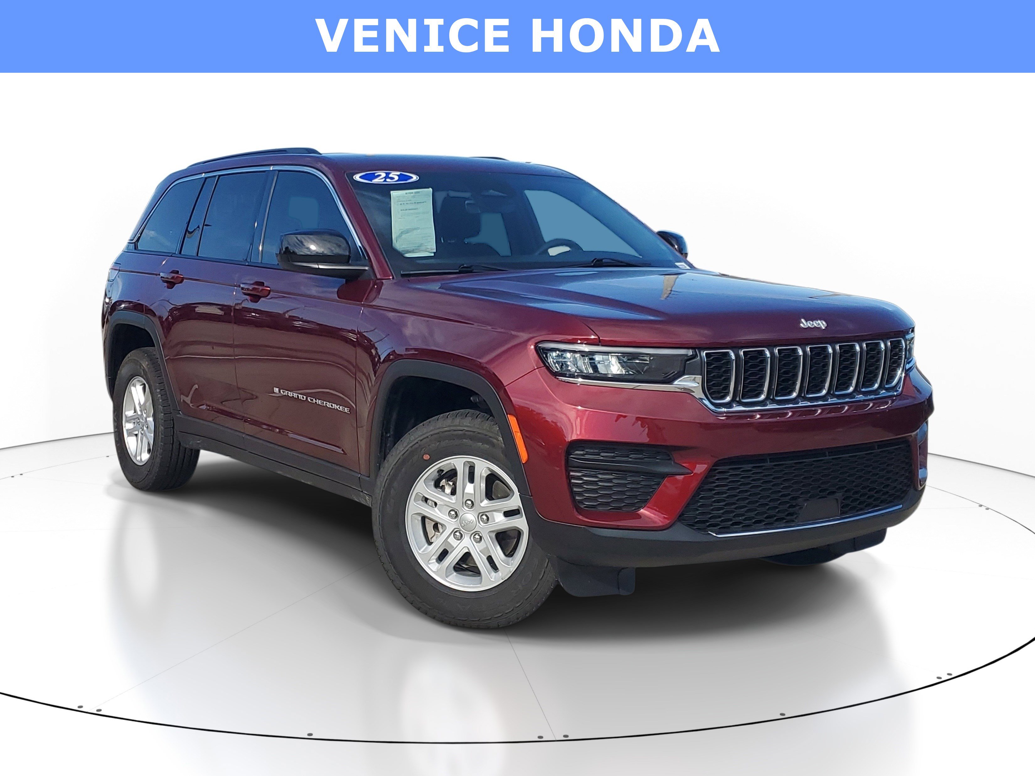Used 2025 Jeep Grand Cherokee Laredo w/ Trailer Tow Package AWD/4WD image 1