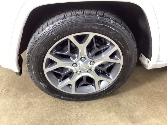 Used 2019 Jeep Grand Cherokee Overland AWD/4WD image 24