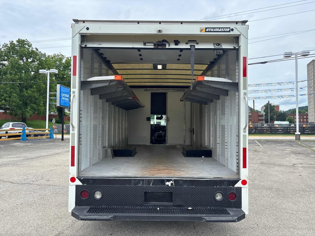 Used 2022 Ford E-450 and Econoline 450 Super Duty RWD image 19