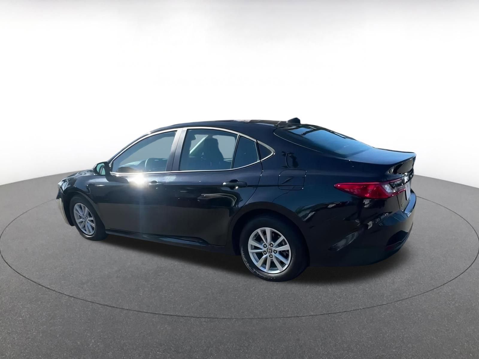 Used 2025 Toyota Camry LE image 10