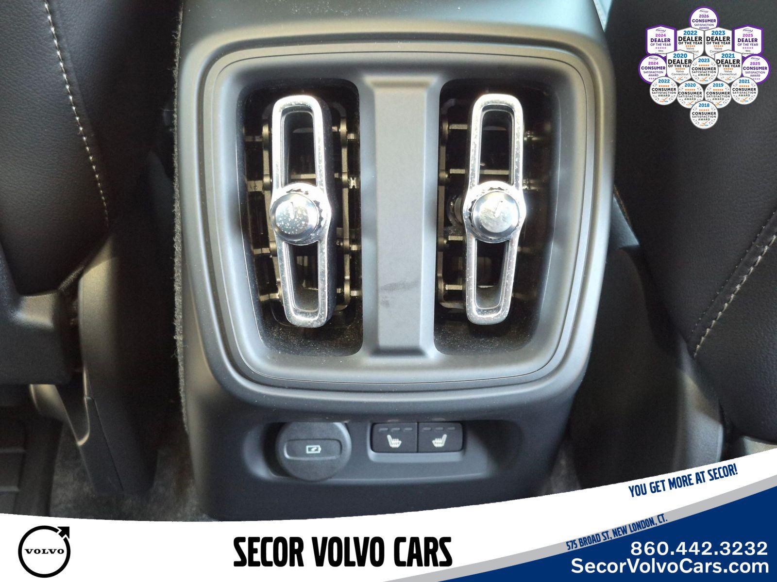 Certified 2023 Volvo XC40 B5 Plus w/ Protection Package Premier AWD/4WD image 17