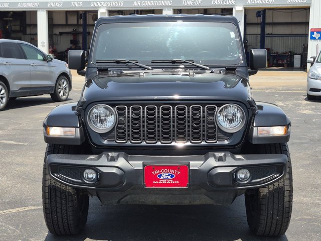 Used 2025 Jeep Gladiator Sport AWD/4WD image 2