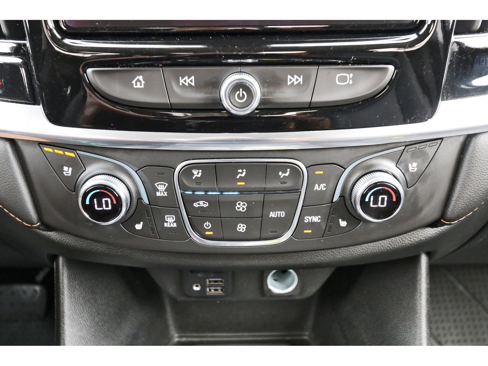 Used 2021 Chevrolet Traverse Premier w/ LPO, Floor Liner Package FWD image 28