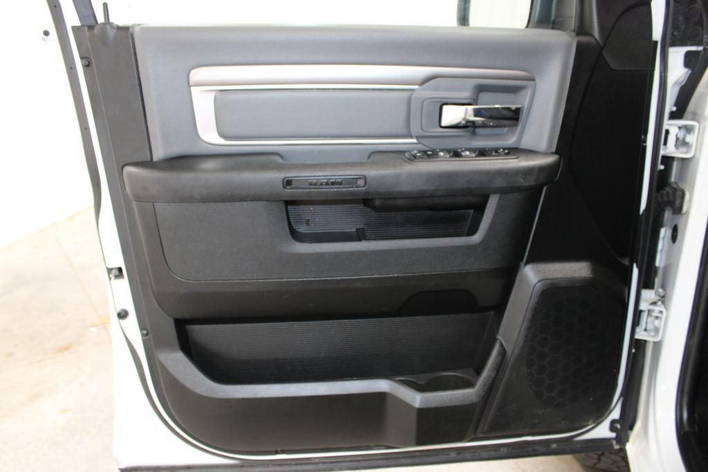 Used 2024 RAM 1500 Classic SLT AWD/4WD image 17