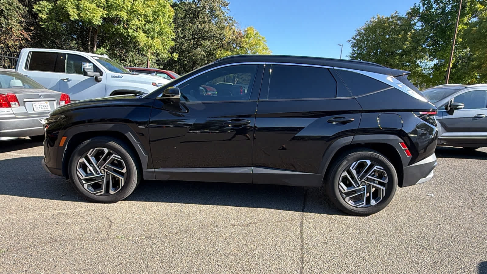Used 2025 Hyundai Tucson Limited AWD/4WD image 8