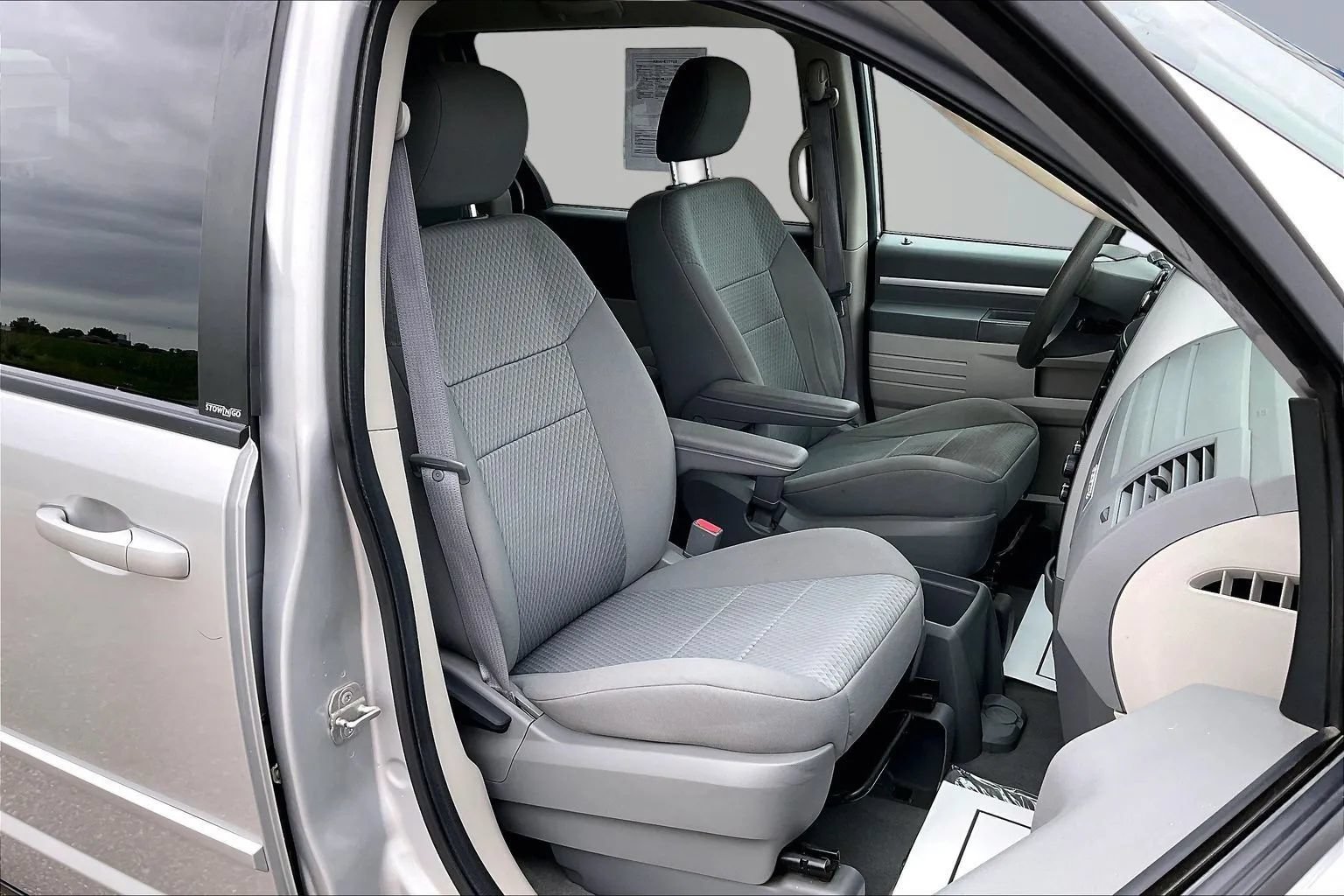 Used 2010 Dodge Grand Caravan SE FWD image 29