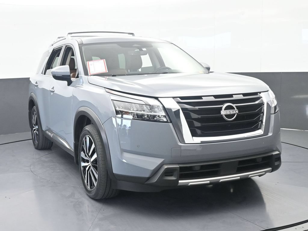 Used 2024 Nissan Pathfinder Platinum AWD/4WD image 9