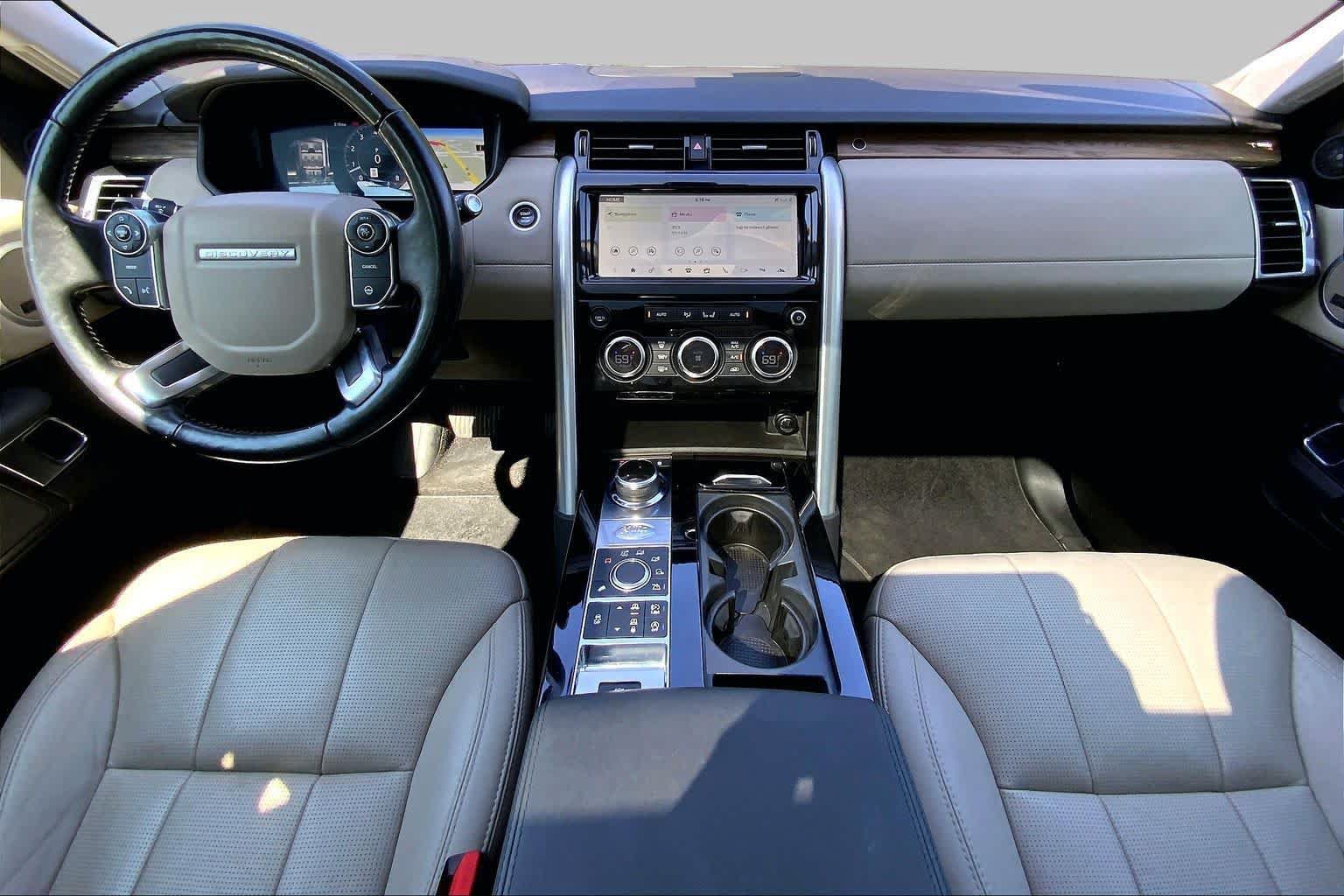 Used 2018 Land Rover Discovery HSE AWD/4WD image 16